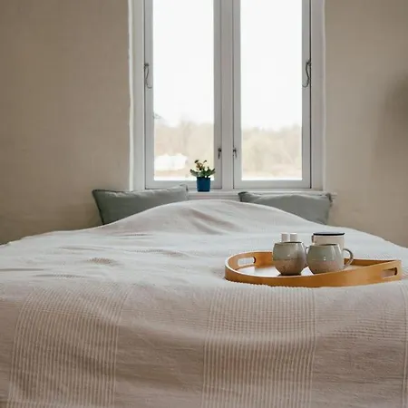 Det Gamle Hus Ved Soen Grasten